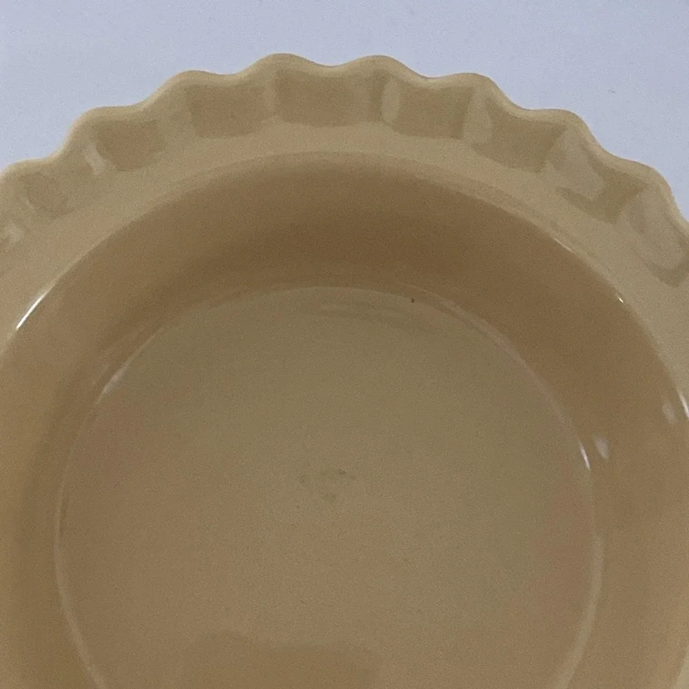 Chantal Yellow Scalloped Edge Pie Dish Freezer Microwave Bake Serve Stoneware